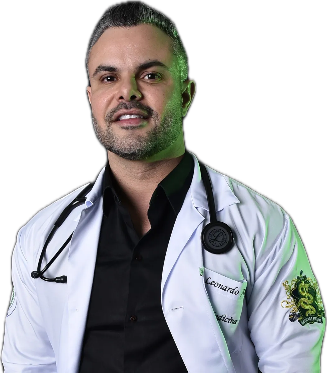 Leonardo Alux de jaleco